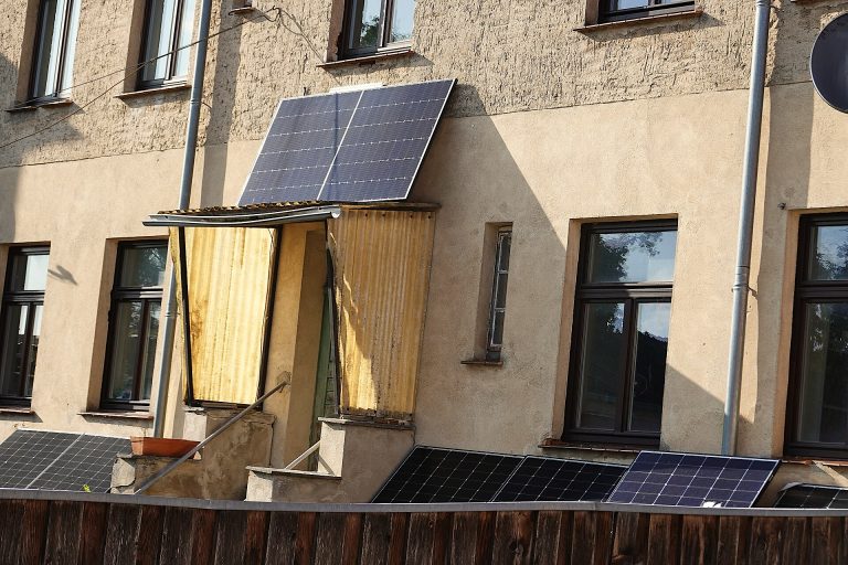 Best Plug-and-Play Solar Kit 2026: Comparison & Buying Guide